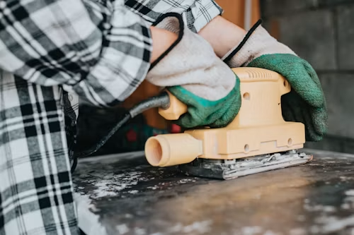How a Wall Sander With Vacuum Helps Reduce Dust